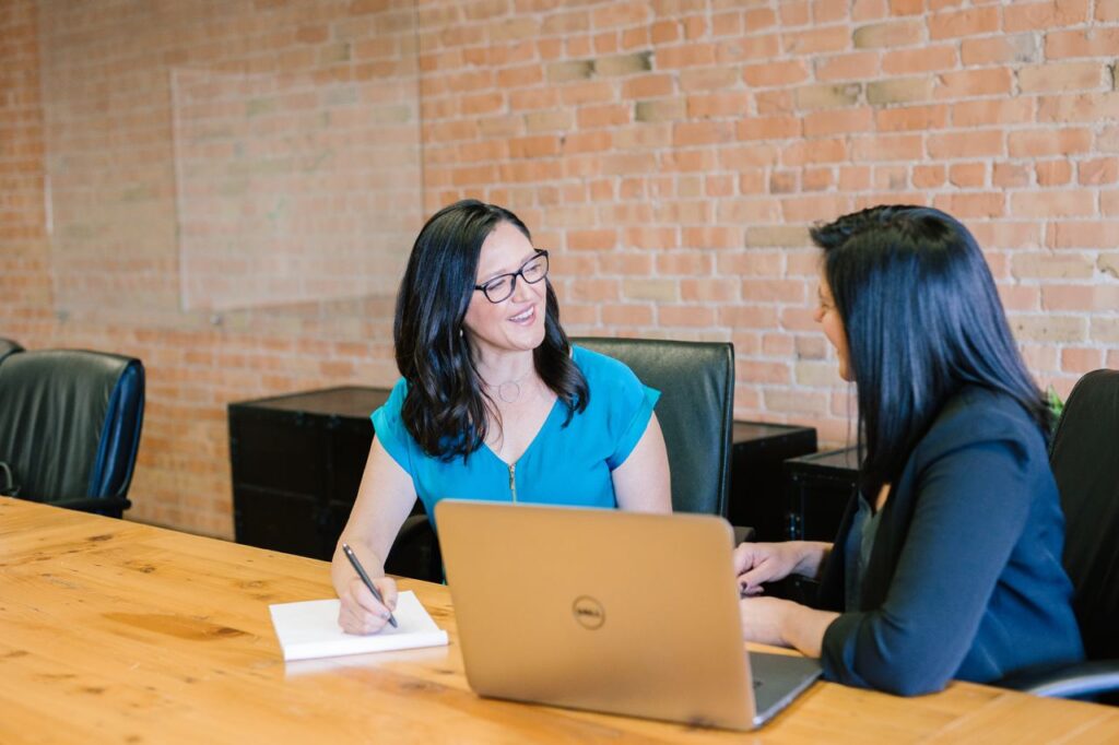 2 women : Priming a participant for user testing